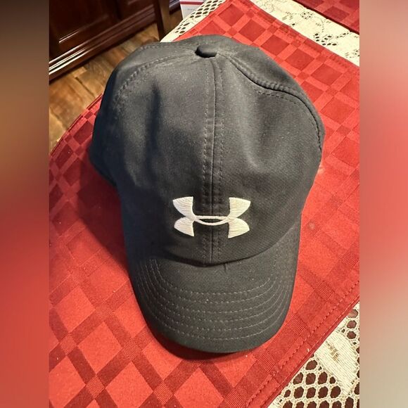 Under Armour Women’s Black ball cap hat Baseball Hat - Picture 1 of 6